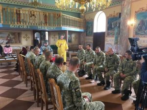 Єпископ Варсонофій омив ноги військовим 128 бригади