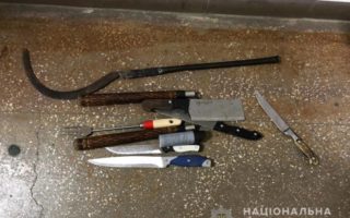 Нунчаки, ножі, пістолети вилучили у фігурантів ромської сутички у Берегові