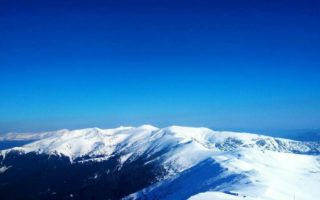 Засніжені Карпати 19  квітня: сніг, мороз та синє небо
