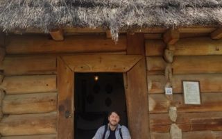 Сергій Притула в Ужгороді сфотографувався з сакурами, відвідав музей та порадів за прийнятий закон про мову (фото)