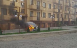 “Боздош, горить “BMW” арабів”, – відео як горіло та як гасили “BMW” в Ужгороді