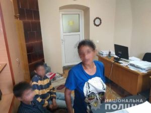 В Ужгороді правоохоронці під час профілактичного рейду виявили дітей, що займались жебрацтвом