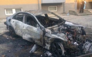 В Ужгороді спалили автівку одіозного депутата (фото, відео)
