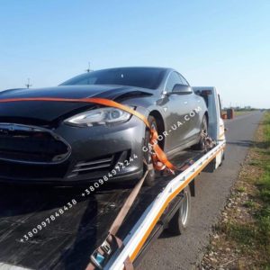 “Елітна” ДТП у Виноградові: зіткнулись Tesla та Mercedes
