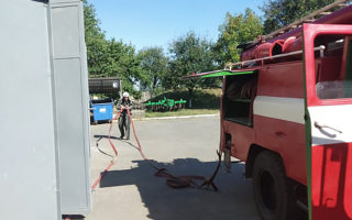 Прикордонники та рятувальники боролися з вогнем: відомо, що сталось у Паладь-Комарівцях на Закарпатті (ФОТО)