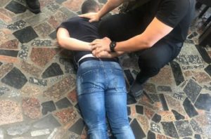 СБУ затримала на хабарі держслужбовця ДФС в Закарпатській області