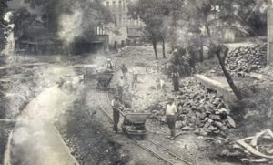 Унікальні кадри того як засипали Малий Уж