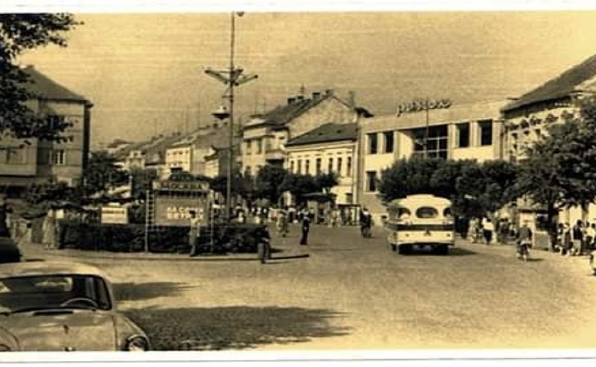 Якою була площа Корятовича у 70-тих? (фото)