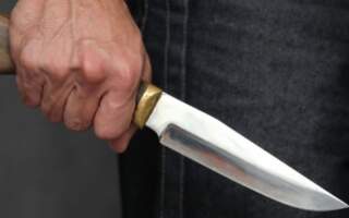 В Ужгороді 30-річний чоловік накинувся з ножем на поліцейського