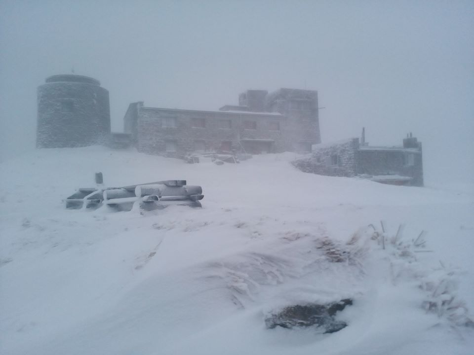 На горі Піп Іван сніжно та морозно (фото)