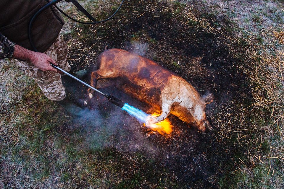 Багато м'яса, сала та вогню у фоторепортажі Сергія Гудака з Гечі