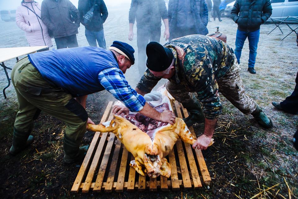 Багато м'яса, сала та вогню у фоторепортажі Сергія Гудака з Гечі