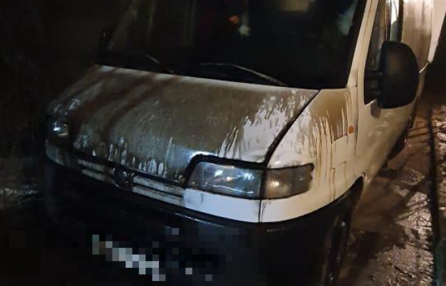 На Ужгородщині місцевому мешканцю підпалили авто (ФОТО)