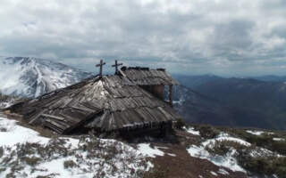 У Карпатах на висоті 1600 метрів знайшли старовинну хату (ФОТО)