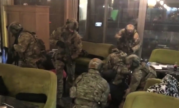 Відео затримання на Закарпатті крупної банди наркоторговців. Було вилучено наркотиків на 2,5 млн. грн
