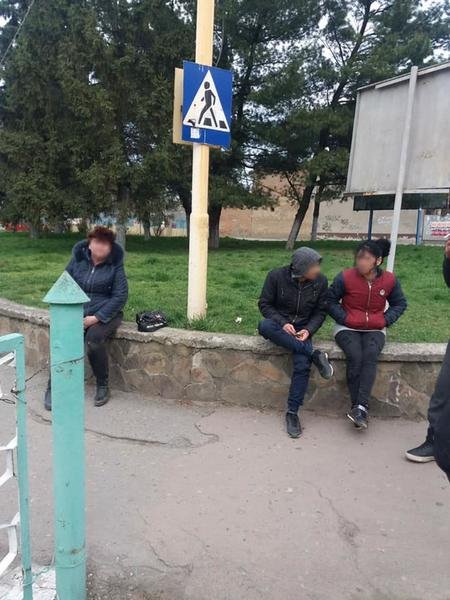В Ужгороді четверо циган пограбували жінку (фото)