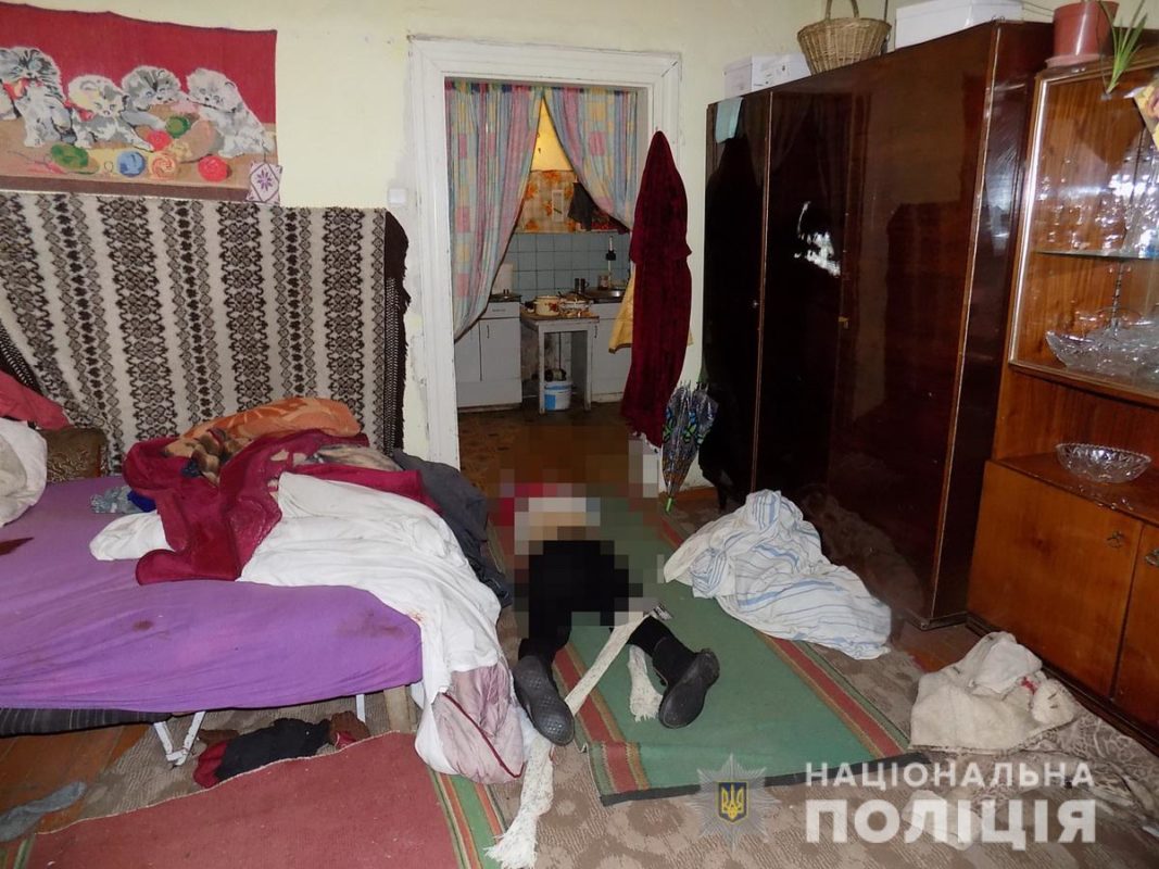 В Ужгороді донька зарізала рідну матір: в поліції оприлюднили подробиці (ФОТО)