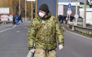 На КПП “Тиса” прикордонники не дали втекти за кордон українцю, що  уникав самоізоляції