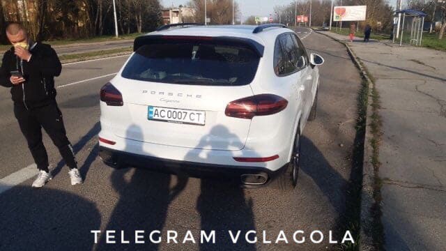 У Міхаловце поліція зупинила білий Porsche Cayenne на українських номерах з 2769 медичних респіраторів  (ФОТО)