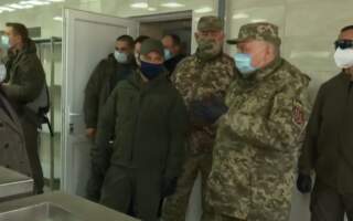 Відео як Володимир Зеленський відвідав будівництво військового містечка для 128-ї окремої гірсько-штурмової бригади.