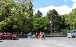 Розпочався капремонт зеленої зони на площі Петефі в Ужгороді