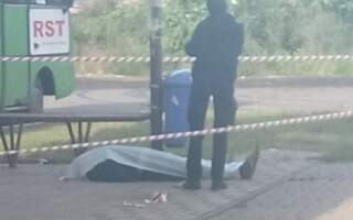 Страшна знахідка: в Ужгороді на зупинці знайшли труп людини