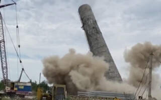 В Ужгороді підірвали бетонну трубу (Відео)