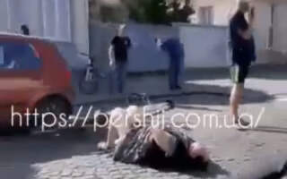 Відео: У Мукачеві автомобіль збив жінку