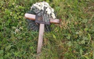 Вандалізм: Потрощили могильні плити, повиривали опори та хрести (фото)