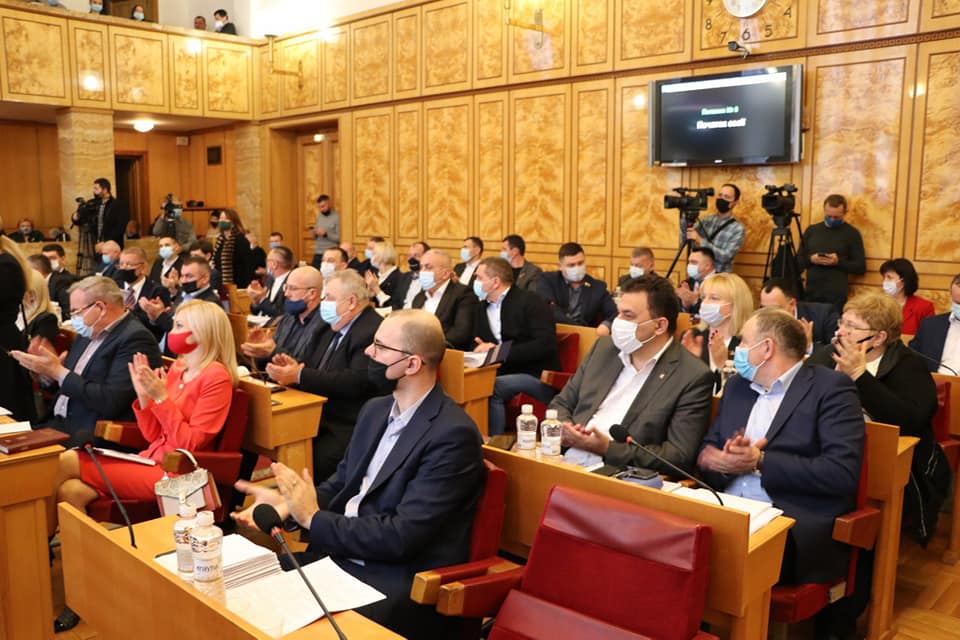 Бюджет прийняли без "КМКС": Відбулося заключне засідання першої сесії новообраної Закарпатської облради депутати