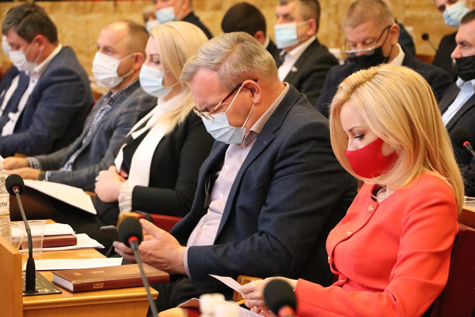 Бюджет прийняли без "КМКС": Відбулося заключне засідання першої сесії новообраної Закарпатської облради депутати