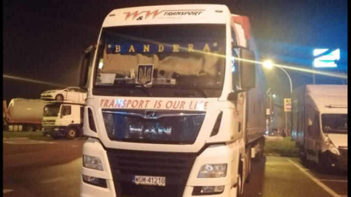 У Польщі скандал через вантажівку з написом "Бандера"