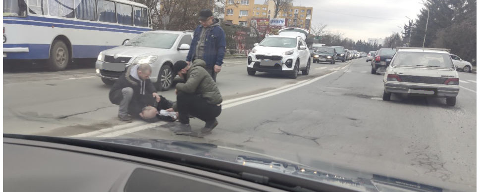Літній чоловік в Ужгороді попав під колеса авто (ФОТО)