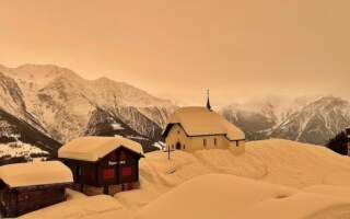 ФОТО/ВІДЕО. У Чехії й Словаччині на вихідних падав кольоровий сніг