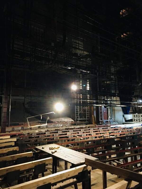 Ремонтні роботи з оновлення великої сцени в Закарпатському облмуздрамтеатрі тривають! (ФОТО)