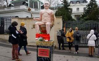 ВІДЕО. “Голий Путін на золотому унітазі”: Протести в Чехії