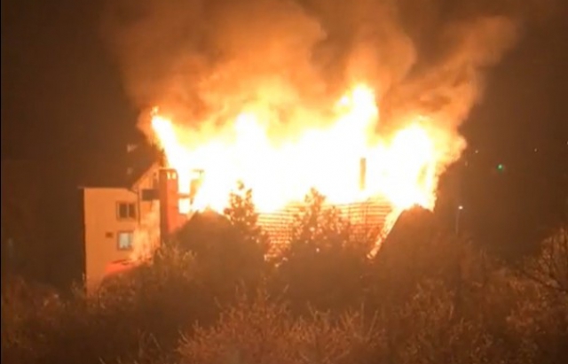 З’явились фото та відео масштабної пожежі в Ужгороді: Згорів готель