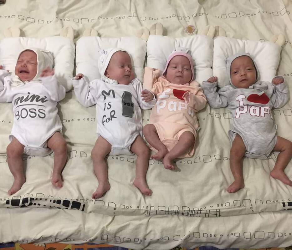"Перша прогулка❤️❤️❤️❤️", - батьки четвірні, яка взимку народилась на Закарпатті, показали фото малюків