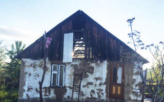 На Іршавщині загорівся будинок, у якому мешкала багатодітна жінка