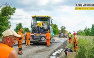 «Велике будівництво» на Закарпатті: триває ремонт автошляху між селами Розівка та Тийглаш (ВІДЕО)