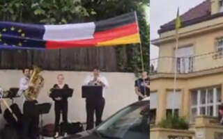 «Іноземець не раб»: У підтримку українських заробітчан під стінами українського посольства у Чехії зібралися громадяни Чехії (ВІДЕО)