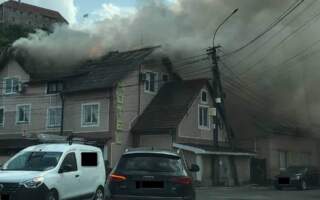 У Мукачеві поблизу замку Паланок горить мотель (ФОТО)