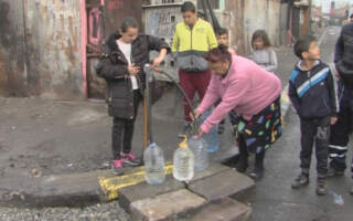 Благодійники дали гроші на забезпечення циган водою