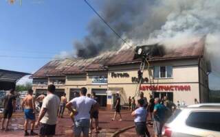 Опублікували фото пожежі на СТО на Тячівщині