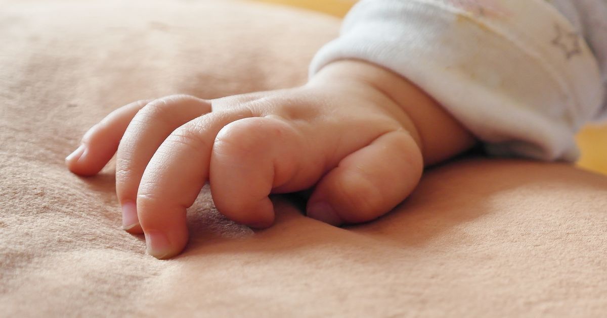 Смерть немовляти на Закарпатті: Жінка задушила 3-х місячну дитину
