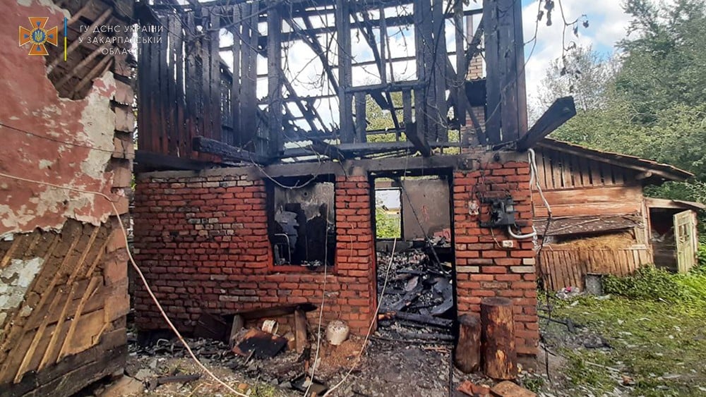Жахлива трагедія на Закарпатті: У власній оселі заживо згоріла жінка (ФОТО)