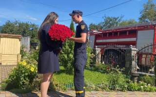 Пожежна LOVESTORY: на Хустщині рятувальник ДСНС освідчився своїй коханій
