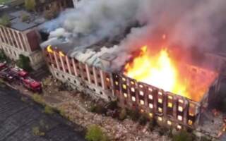 Пожежу заводу у Мукачеві показали з висоти (ВІДЕО)