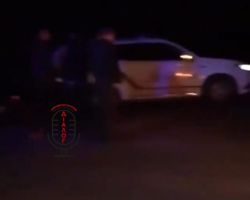 Людей з авто вирізали рятувальники: Моторошна нічна ДТП на Закарпатті (ФОТО)