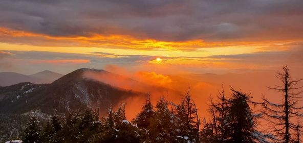 "Невже так буває?", - у  мережі показали казковий захід сонця в горах Рахівщини (ФОТО)